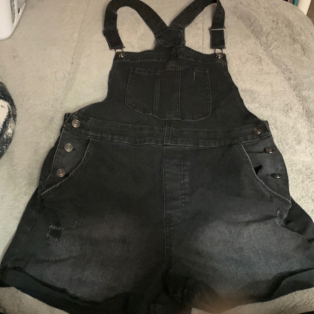 overall shorts, XL (15-17) great condition lightly worn